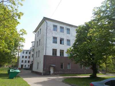SA NARVA HAIGLA võõrandab avaliku kirjaliku enampakkumise  korras Narva linnas asuva  Karja 6  hoonestatud  kinnistu