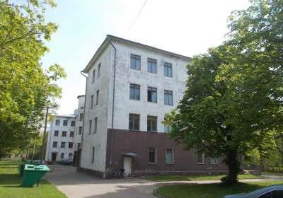 SA NARVA HAIGLA võõrandab avaliku kirjaliku enampakkumise  korras Narva linnas asuva  Karja 6  hoonestatud  kinnistu